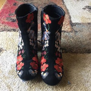 Qupid flower chunky heels